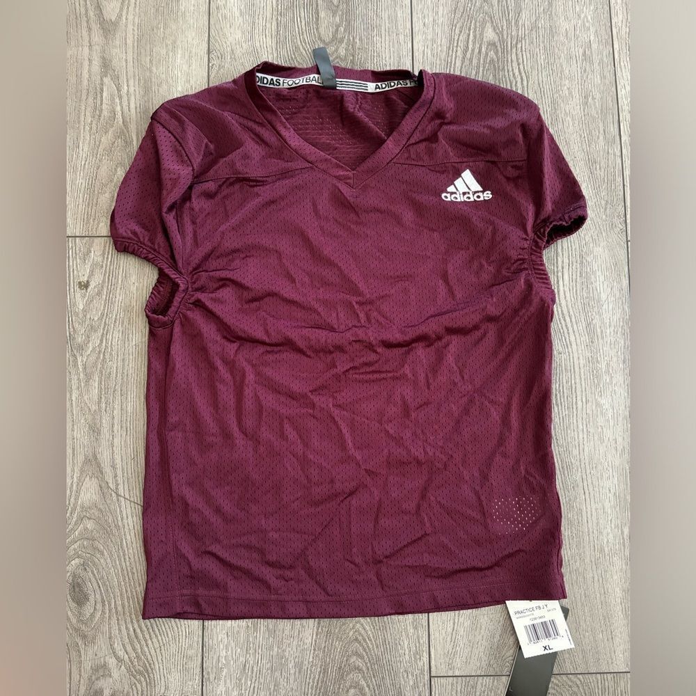 Adidas boys practice football jersey Color burgundy